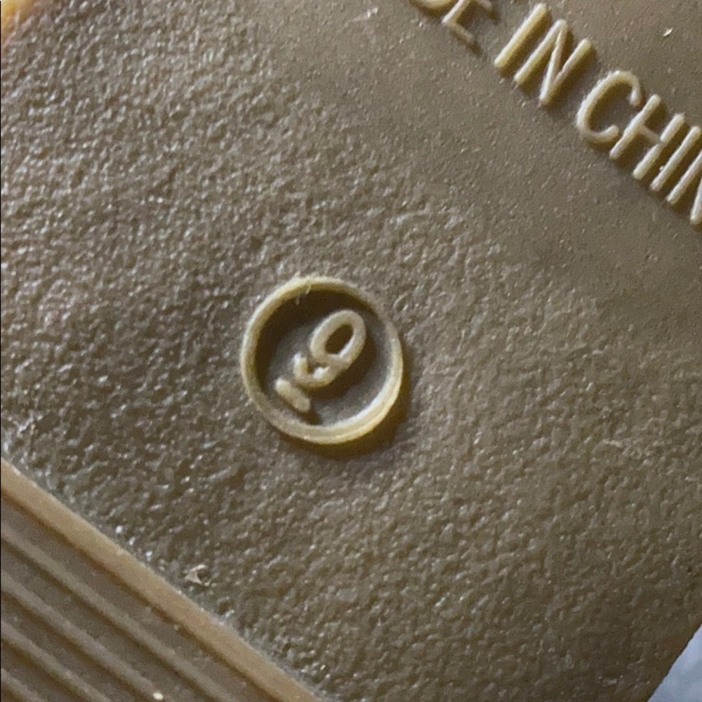 Slippers - Picture 2 of 2